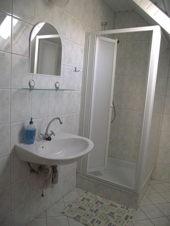 Radek Vendeghaz Es Apartman Halászi Exterior foto